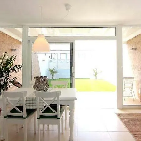 Ground Floor With Private Garden, Charcos *