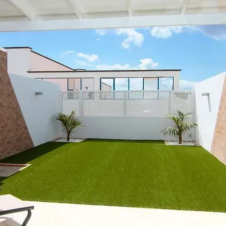 Ground Floor With Private Garden, Charcos *