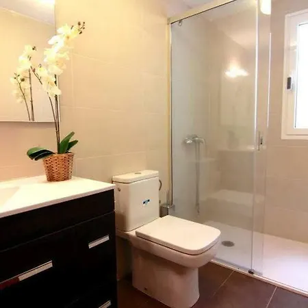 아파트 Ground Floor With Private Garden, Charcos *