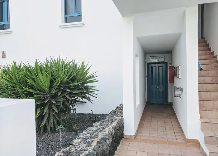 Ground Floor With Private Garden, Charcos *