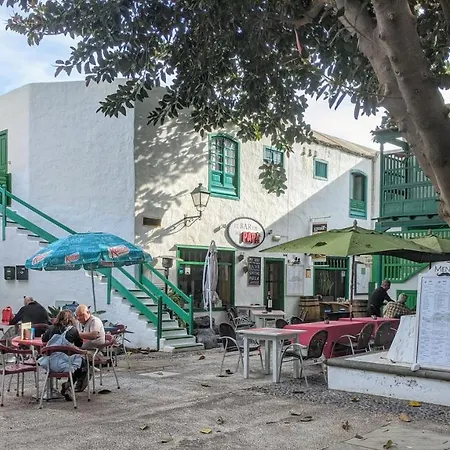 Apartmán Ground Floor With Private Garden, Charcos