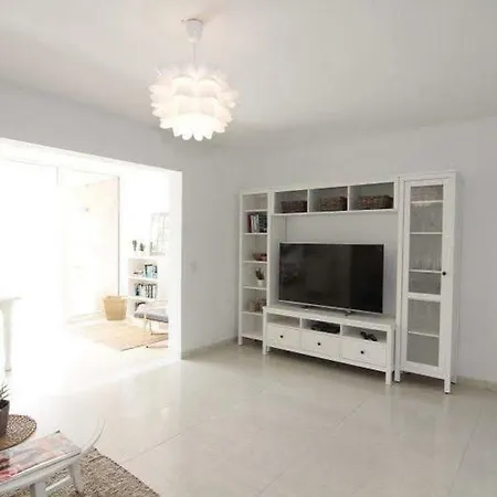 Ground Floor With Private Garden, Charcos