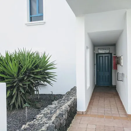 Ground Floor With Private Garden, Charcos *