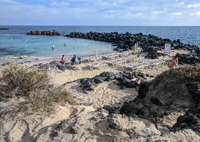 Ground Floor With Private Garden, Charcos 아파트 *