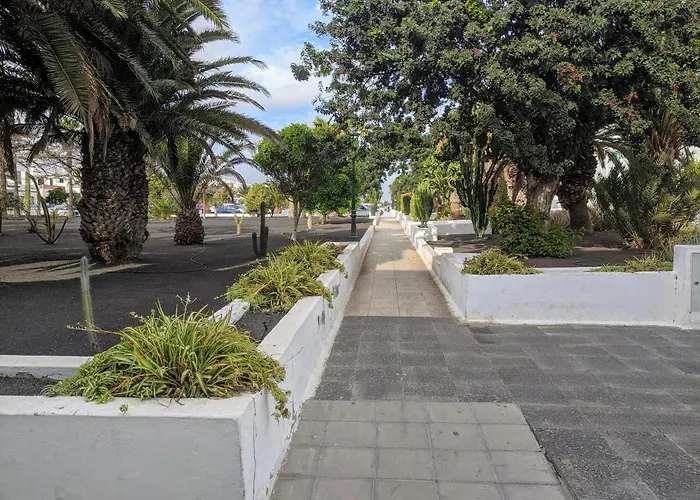 Ground Floor With Private Garden, Charcos