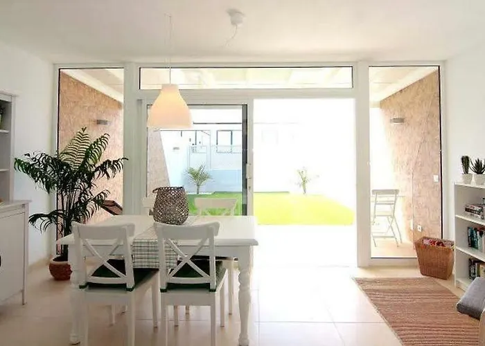Ground Floor With Private Garden, Charcos *