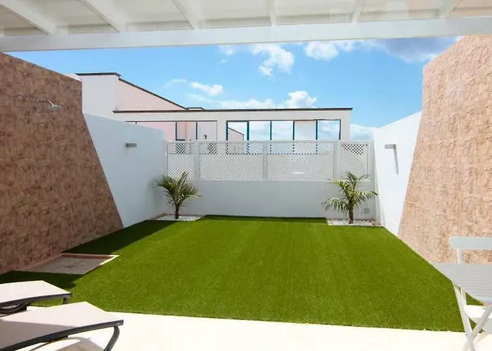 Ground Floor With Private Garden, Charcos *