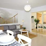 Ground Floor With Private Garden, Charcos * קוסטה טגוויסה