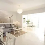Ground Floor With Private Garden, Charcos קוסטה טגוויסה