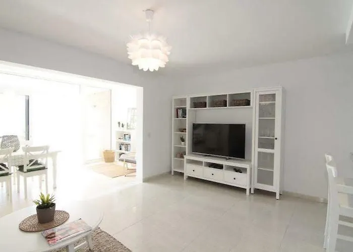 Ground Floor With Private Garden, Charcos